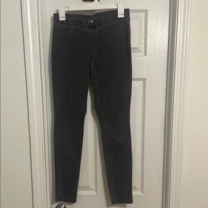 Hue size M, Gray Jeggings